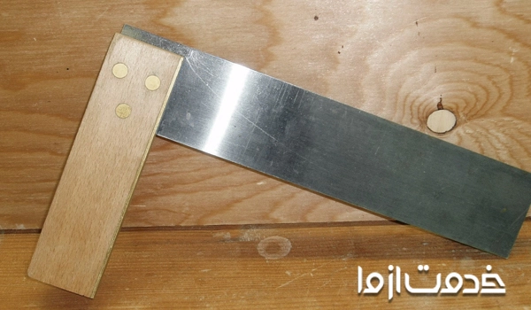 گونیا ترازدار یا خط‌کش فلزی بلند برای نصب کابینت